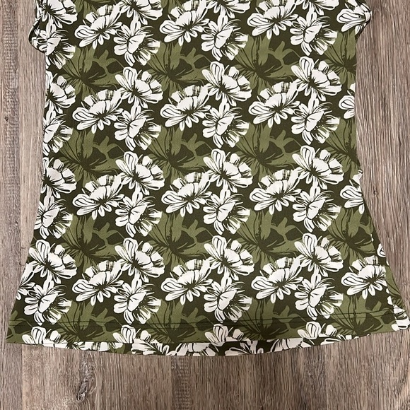 Tahari Sleeveless Floral Print Top​​​​ - Picture 9 of 13
